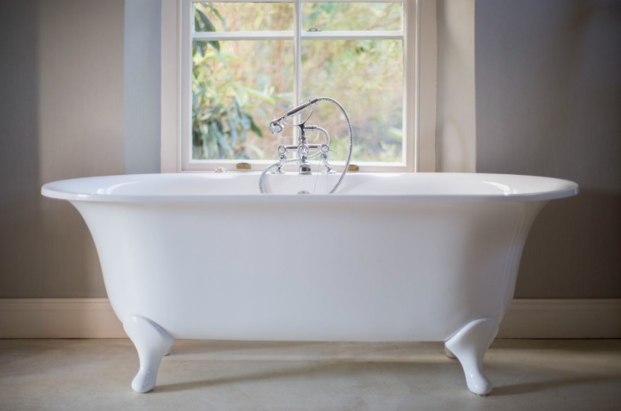 Bathtub Refinishing: What To Do When Your Tub Is Peeling
